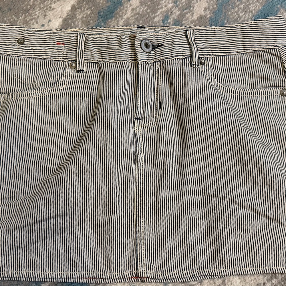 GAP 1968 size 8 pinstriped skirt